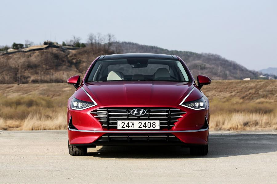  Hyundai Sonata 2019 года  (KR) (фото 32 из 42)